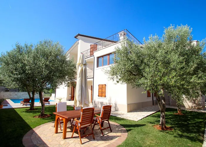 Casa Rafael 2 *