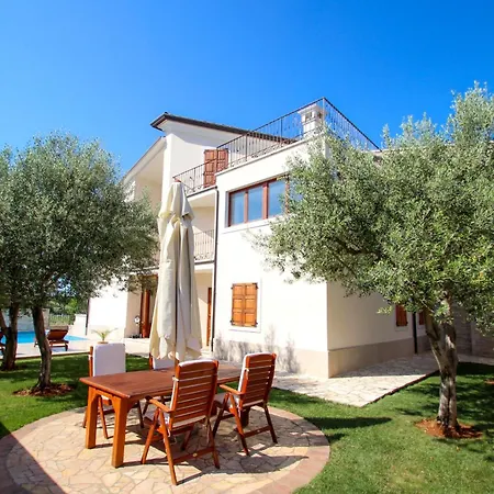 Casa Rafael 2 *