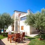 Casa Rafael 2 *